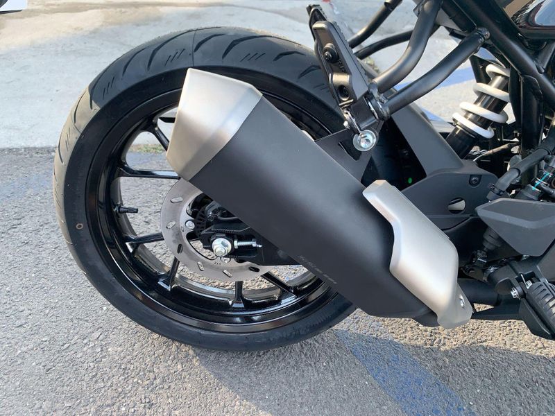 New 2025 CFMOTO 300SS Image 14