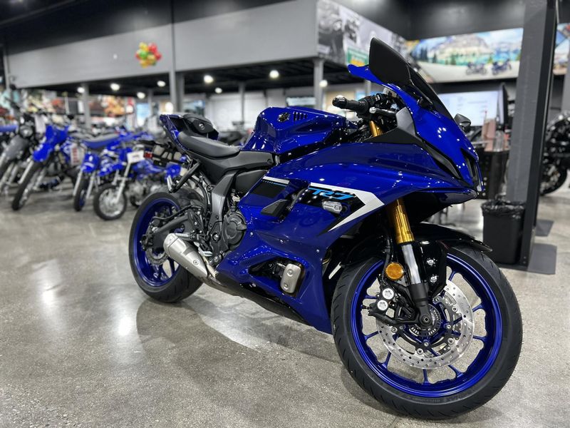 2025 Yamaha YZF-R7 Image 2