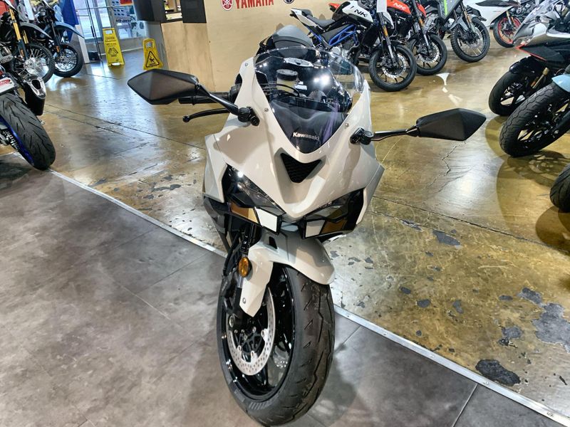 New 2026 Kawasaki NINJA ZX-6R ABS Image 3