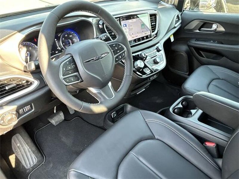 2025 Chrysler VoyagerImage 19