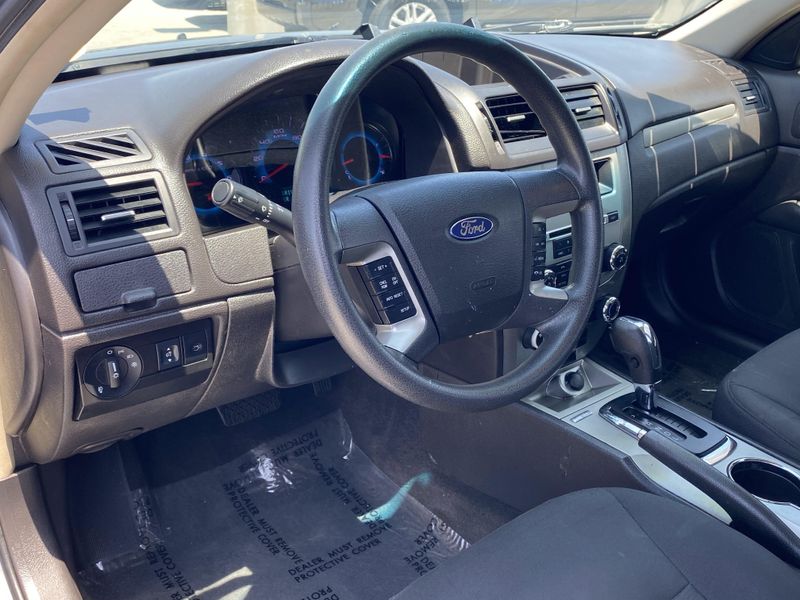 2011 Ford Fusion SEImage 15