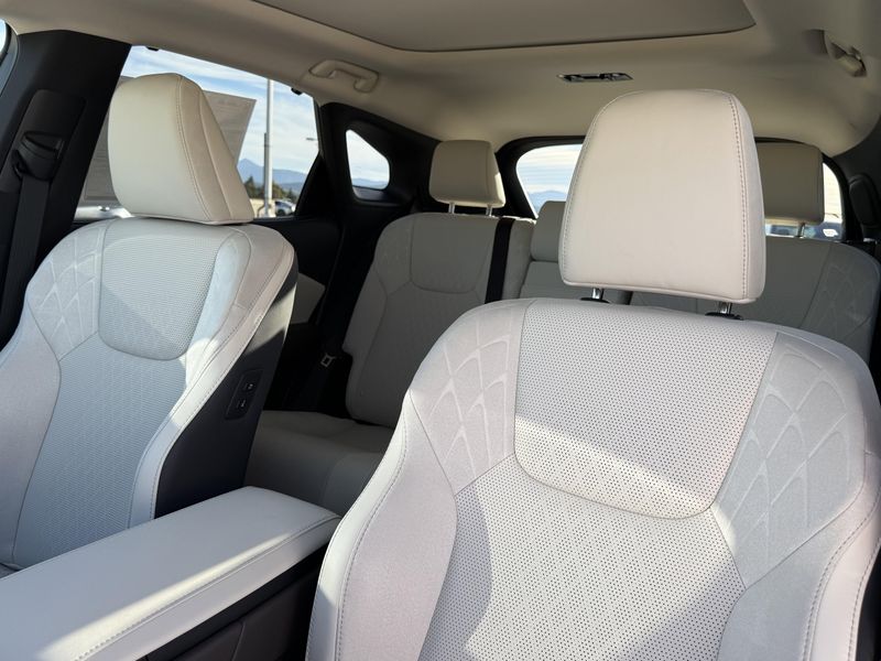 New 2026 Lexus RX 450h+ LuxuryImage 19