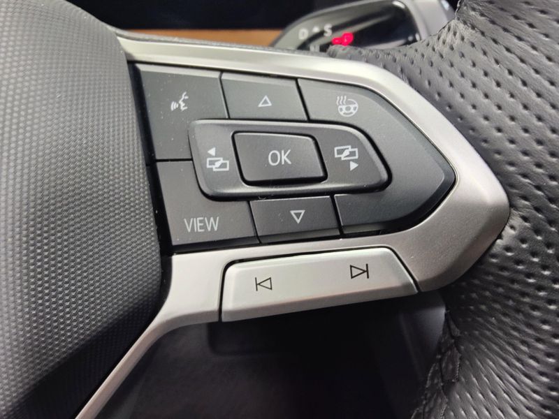 Used 2025 Volkswagen Tiguan SEL R-Line AWD w/Sunroof/NavImage 36