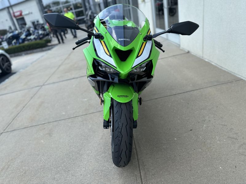 2025 Kawasaki Ninja ZX6R KRT Edition ABS in a Lime Green/Ebony/Pearl Blizzard White exterior color. Cross Country Powersports 732-491-2900 crosscountrypowersports.com 