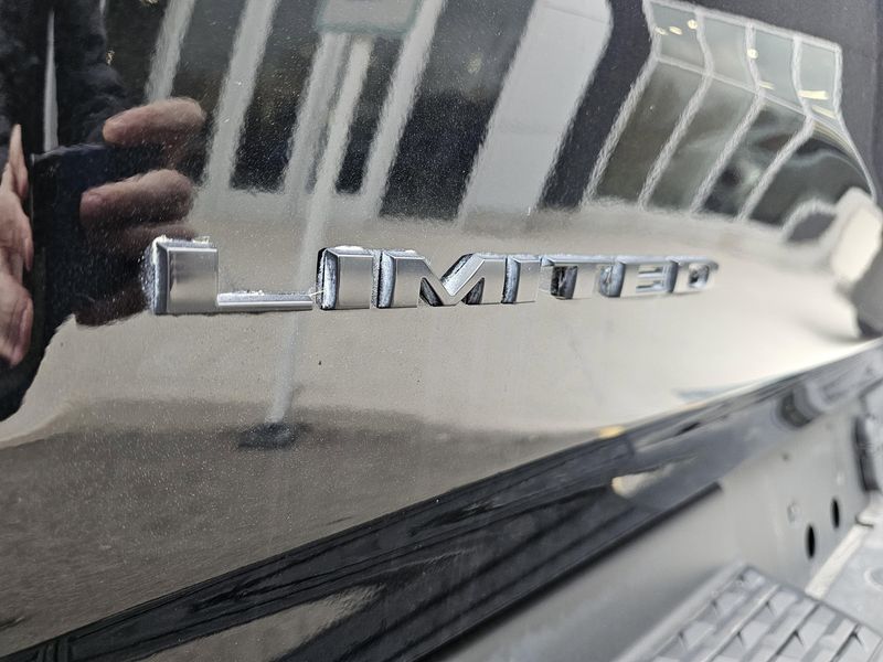 Used 2022 RAM 1500 LimitedImage 11