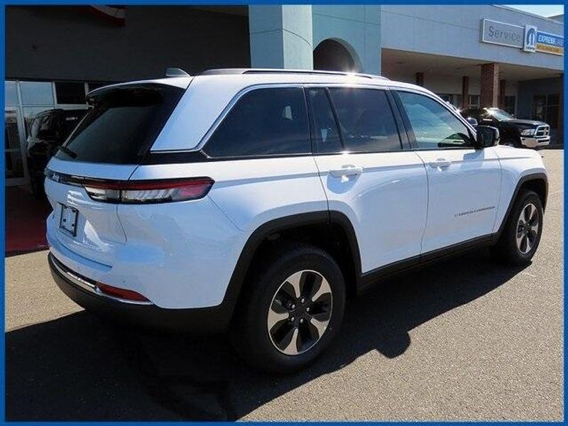 2024 Jeep Grand Cherokee 4xe Base 4xe in a Bright White Clear Coat exterior color and Global Blackinterior. Papas Jeep Ram In New Britain, CT 860-356-0523 papasjeepram.com 