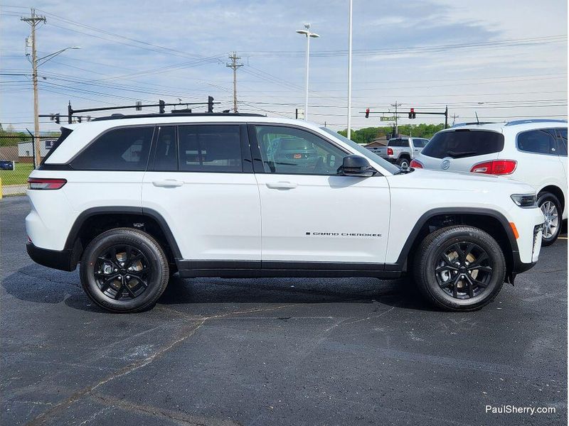 New 2026 Jeep Grand Cherokee Laredo Altitude 4x4