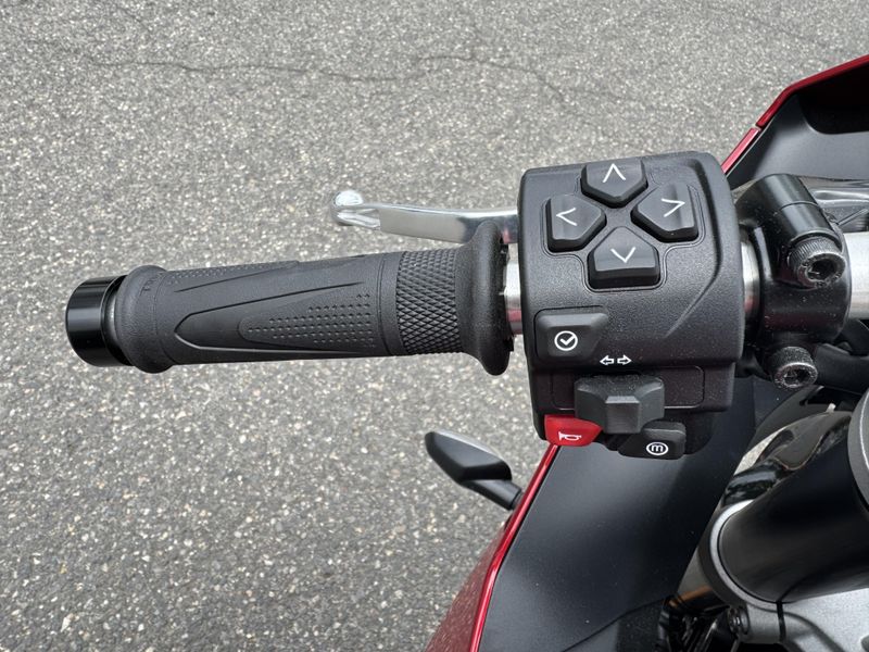 2025 Triumph Daytona 660 - CARNIVAL RED - SAPPHIRE BLACK  