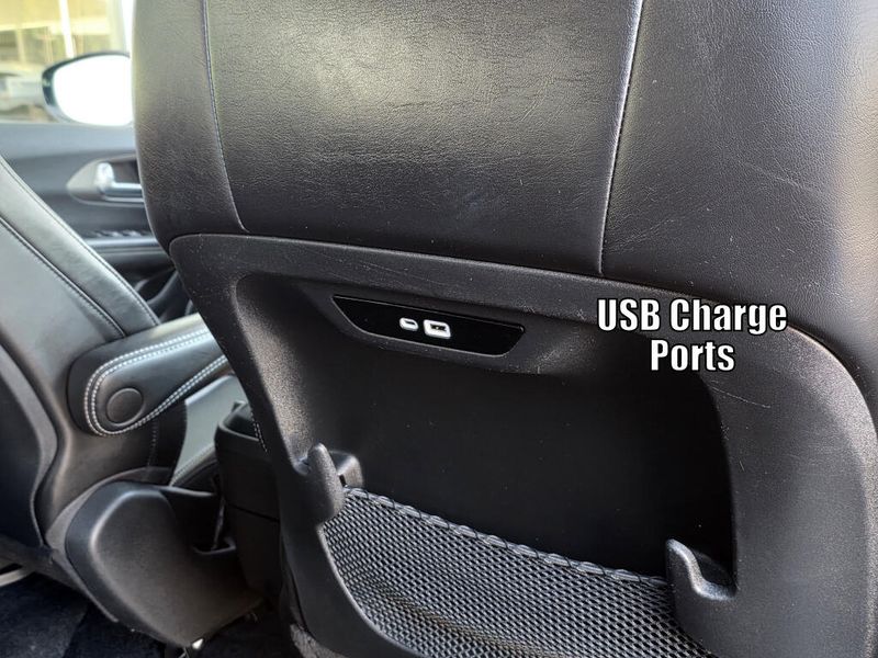 Used 2025 Chrysler Pacifica Select