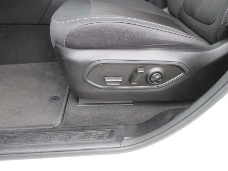Used 2023 Jeep Grand Cherokee LaredoImage 18
