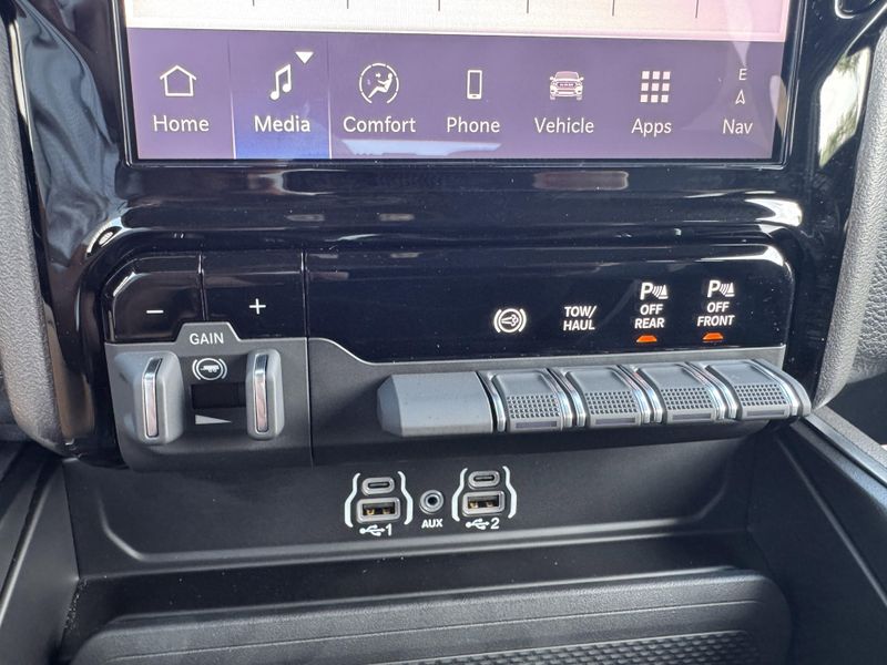New 2025 RAM 3500 Big HornImage 21