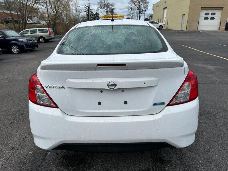 2016 Nissan Versa 1.6 S PlusImage 11