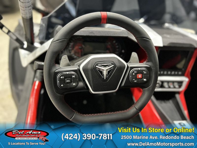 2024 Polaris SLINGSHOT ROUSH EDITION AUTODRIVEImage 23