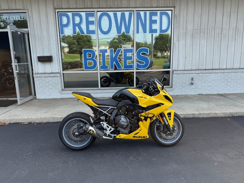 2024 Suzuki GSX-8RImage 1
