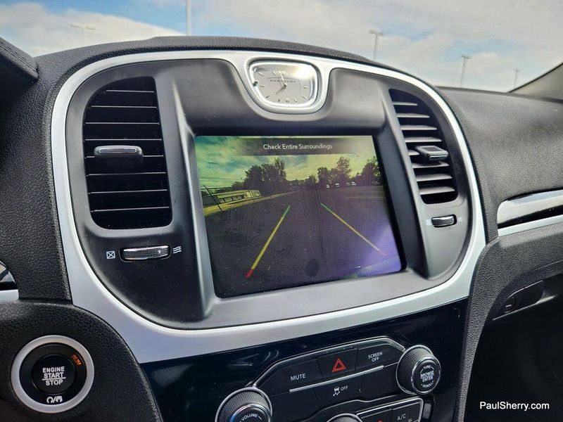 2023 Chrysler 300 Touring SportImage 4