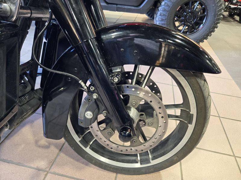 USED 2015 HARLEY ROAD GLIDE SPECIAL Image 21