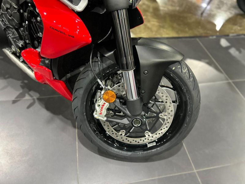 New 2025 Ducati DIAVEL V4 Image 18