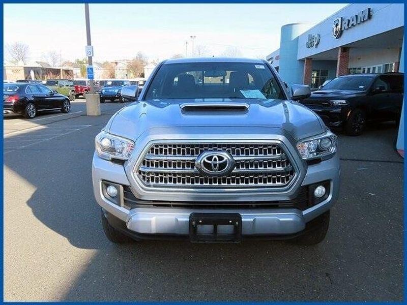 2017 Toyota Tacoma TRD SportImage 3