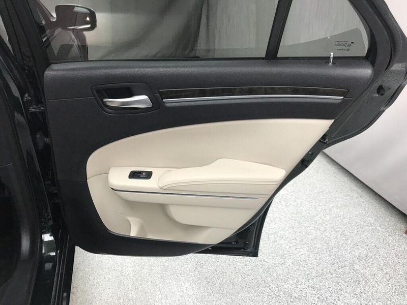 Used 2016 Chrysler 300C 300CImage 14