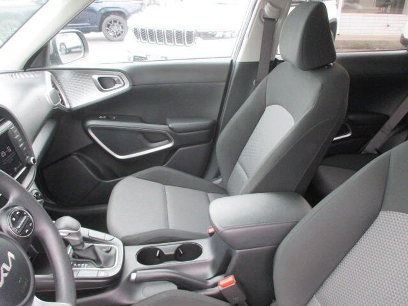 Used 2023 Kia Soul LXImage 18
