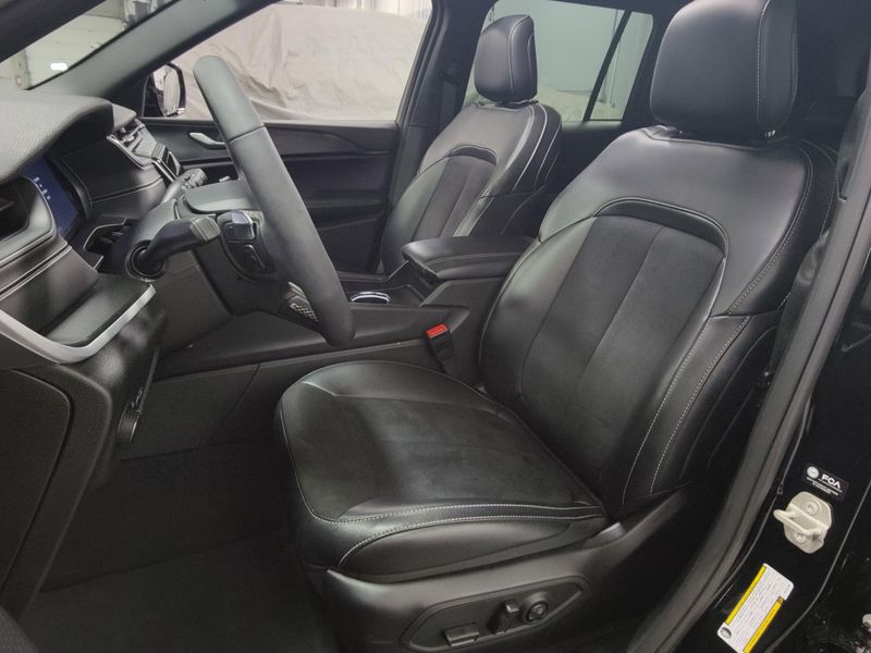 Used 2024 Jeep Grand Cherokee Altitude X 4X4 w/SunroofImage 17