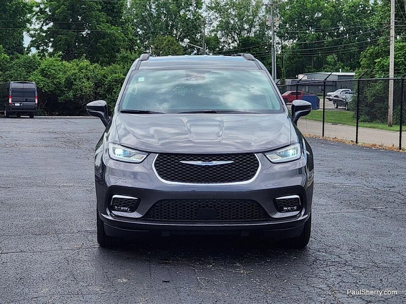 Used 2022 Chrysler Pacifica Touring L