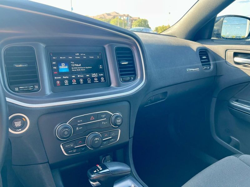 2020 Dodge Charger SXT photo 6