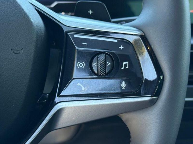 Used 2025 BMW 5 Series 530i xDriveImage 19