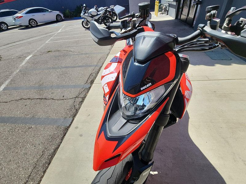 Used 2022 Ducati HYPERMOTARD 950 RVE Image 17