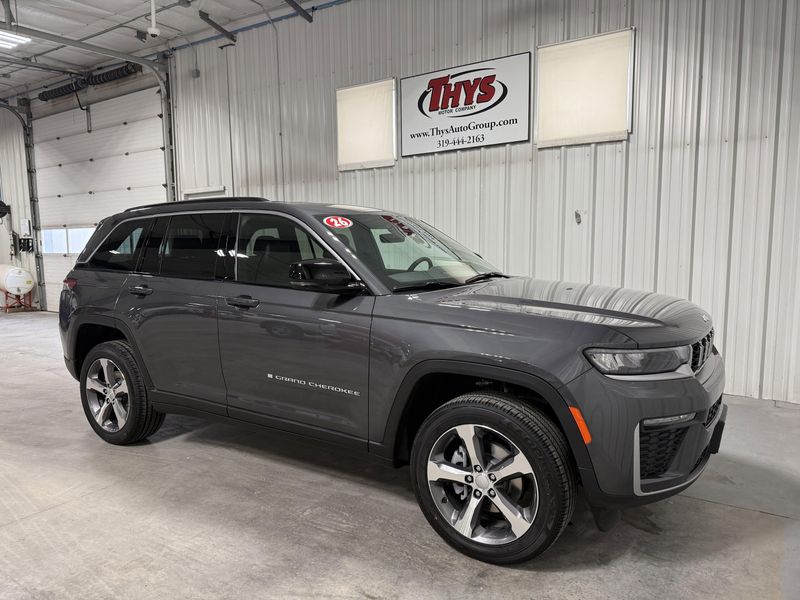 New 2026 Jeep Grand Cherokee Limited 4x4Image 1