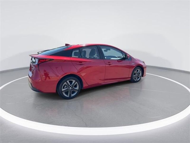 2019 Toyota Prius LImage 8