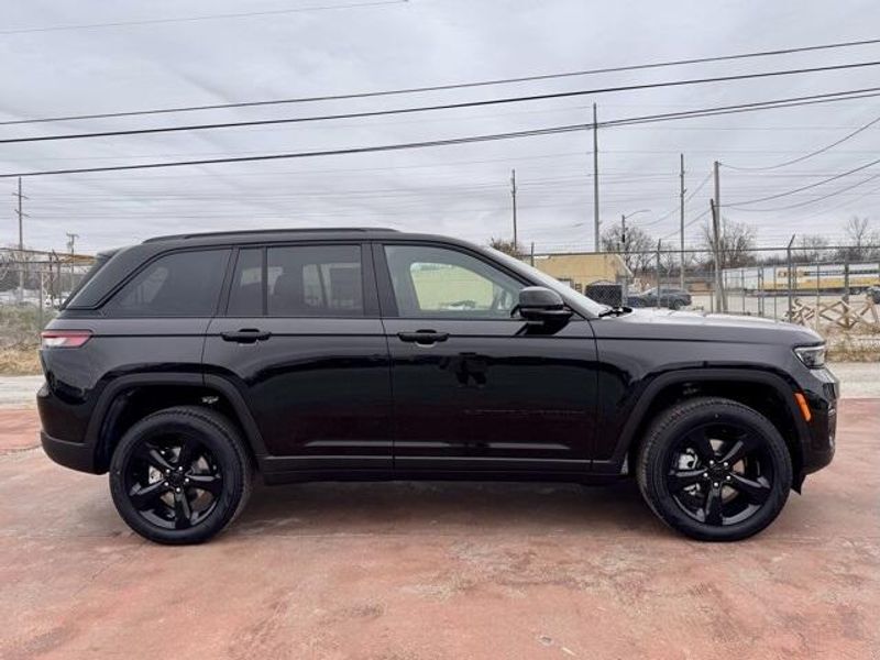 New 2025 Jeep Grand Cherokee Limited 4x4Image 4