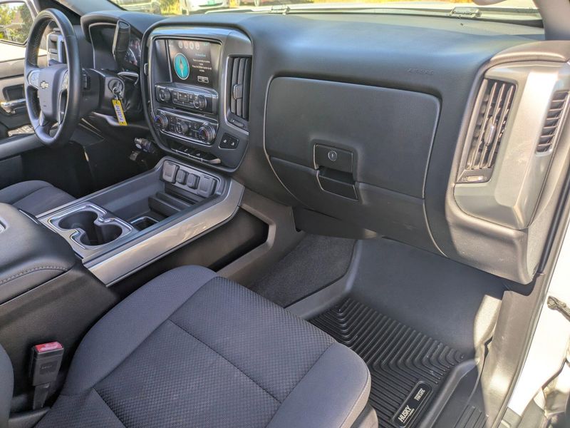 2018 Chevrolet Silverado 1500 LT photo 37