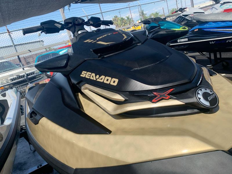 Used 2025 Sea-Doo RXT X 325 Image 21