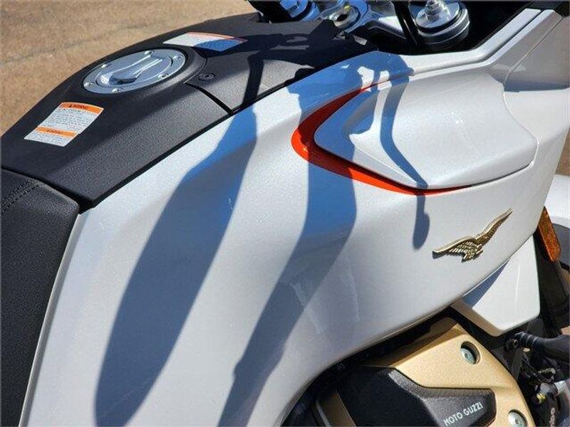 New 2024 Moto Guzzi V100 MANDELLO | Wild West Motoplex