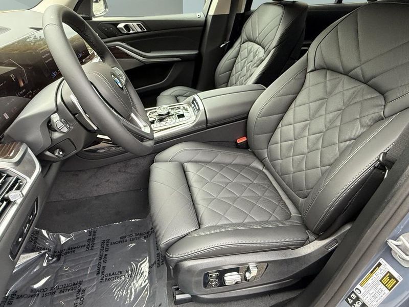 2025 BMW X7 xDrive40iImage 19