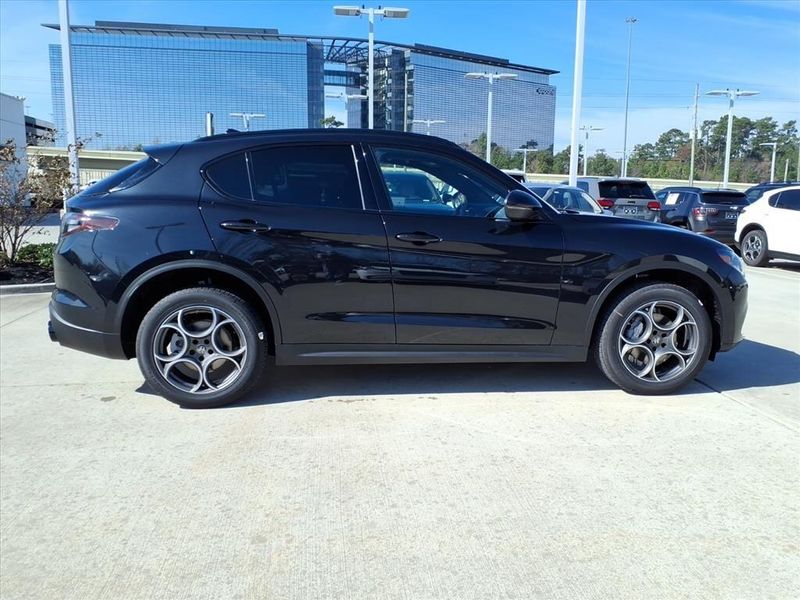 New 2026 Alfa Romeo Stelvio SprintImage 5