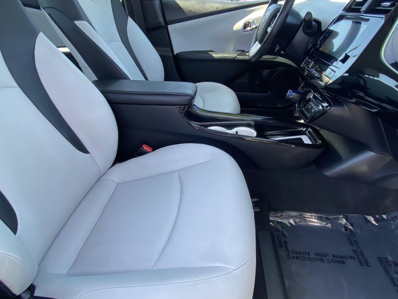 2016 Toyota Prius Three TouringImage 12