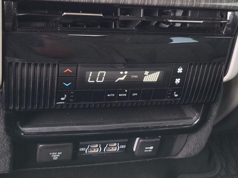 2022 Jeep Wagoneer Series IIIImage 33