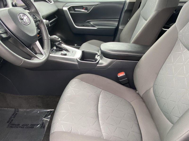 2024 Toyota RAV4 XLEImage 18