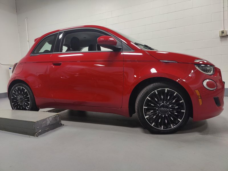 2024 Fiat 500e INSPI(RED)Image 3