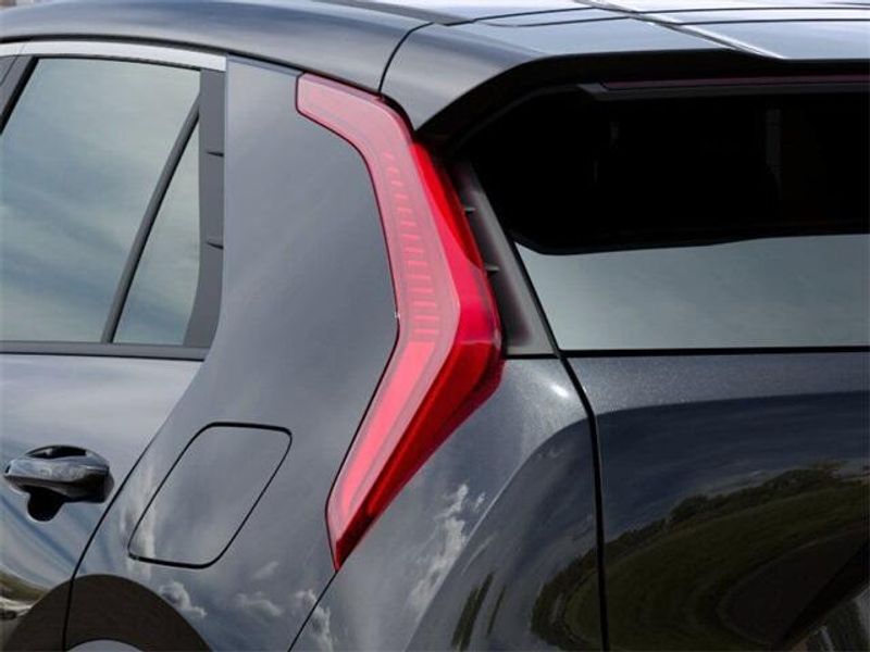 New 2025 Kia Niro LXImage 11