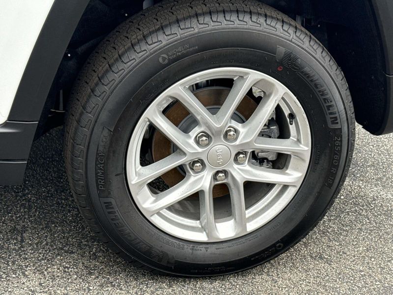 New 2026 Jeep Grand Cherokee Laredo 4x2