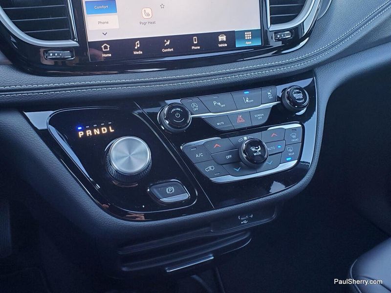 New 2026 Chrysler Pacifica Select