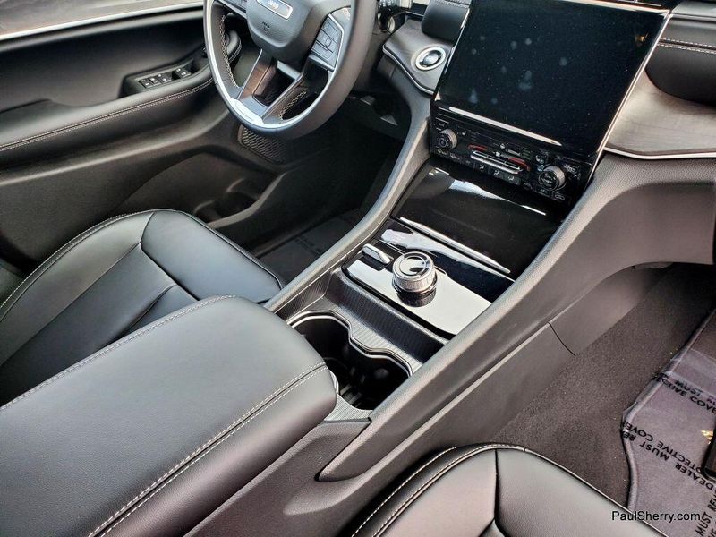 2025 Jeep Grand Cherokee Limited photo 19