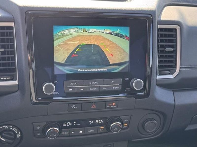 Used 2024 Nissan Frontier SVImage 17