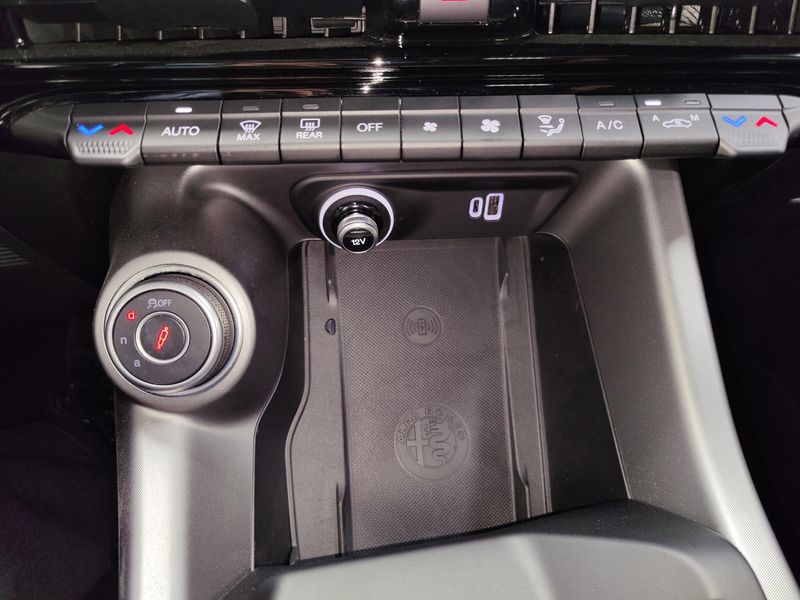 Used 2024 Alfa Romeo Tonale Veloce Premium AWD w/SunroofImage 25