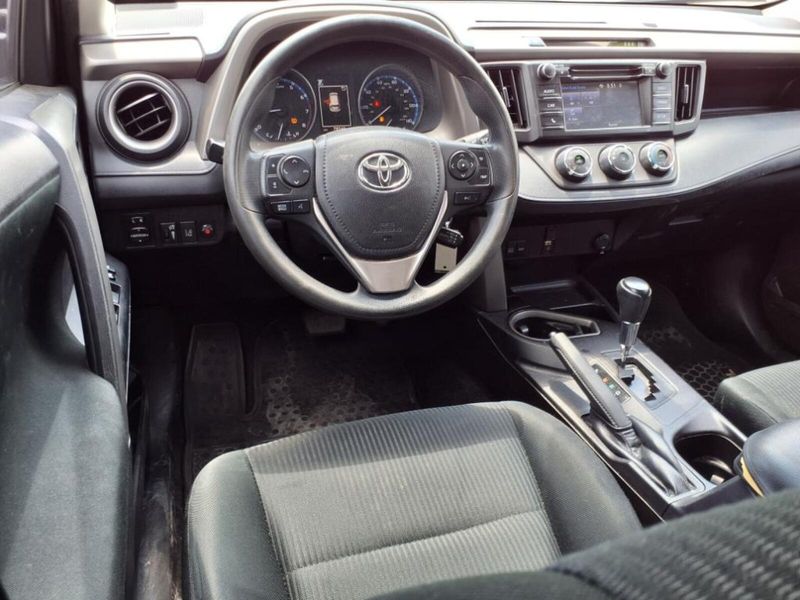 2018 Toyota RAV4 LE photo 14