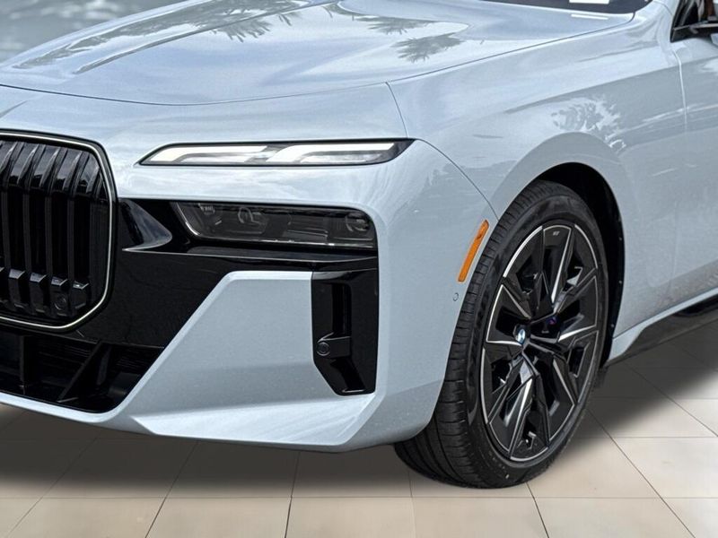 2025 BMW 7 Series 760i xDriveImage 11