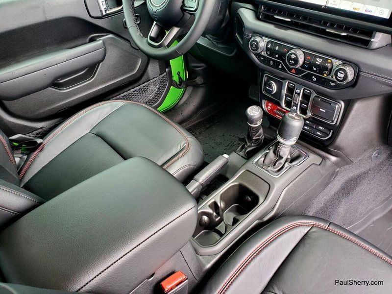 New 2025 Jeep Wrangler 4-door RubiconImage 36